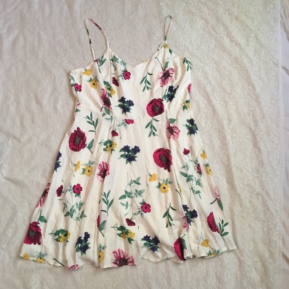 Old Navy Dresses & Skirts - NWT Old Navy floral fit and flare sundress